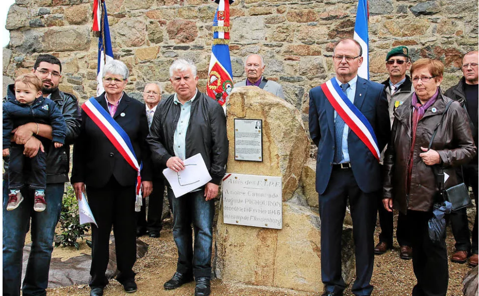 ceremonie inaugration stele auguste pichouron kerflaca 8 mai 2015